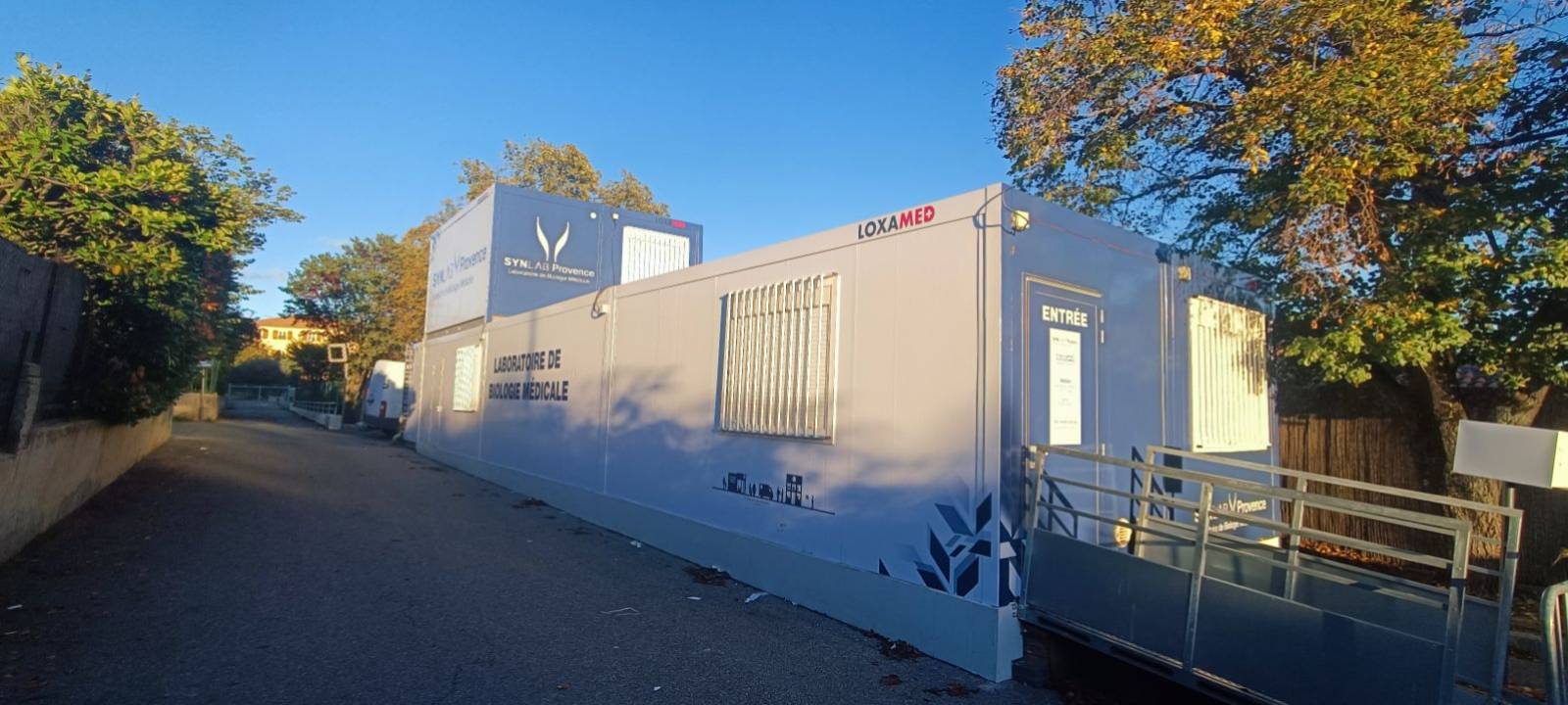 Habillage adhésif Algéco : Laboratoire SYNLAB Forcalquier 04