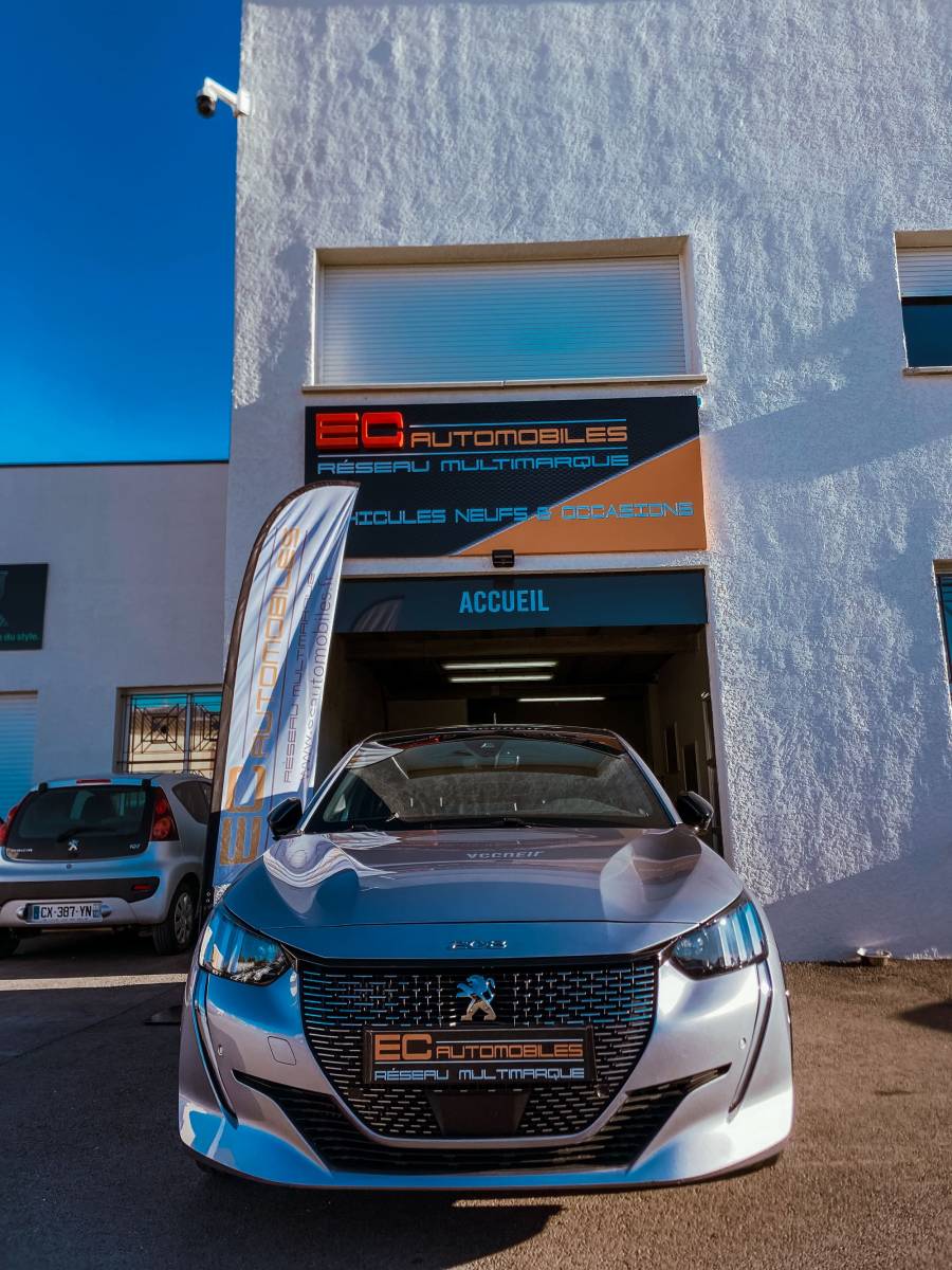 Panneau façade concession auto à Mauguio dans l'Hérault