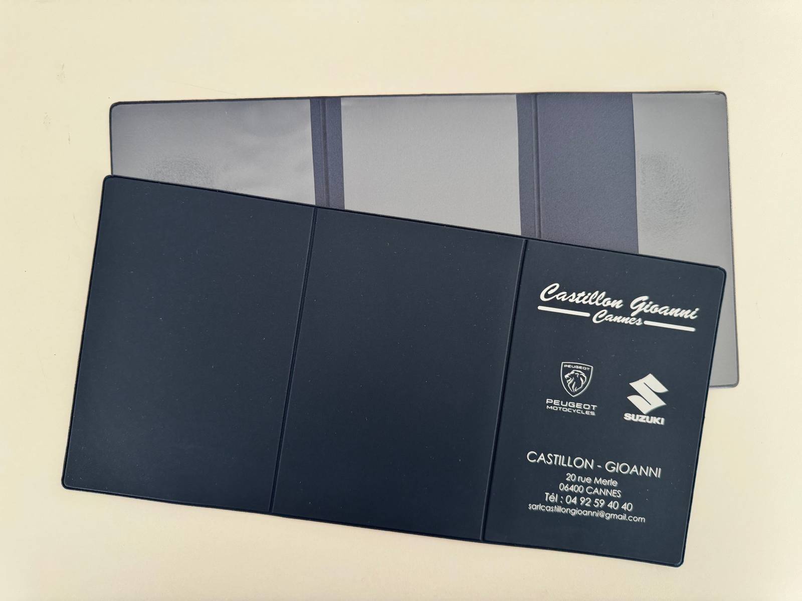 porte carte grise 3 volets à cannes